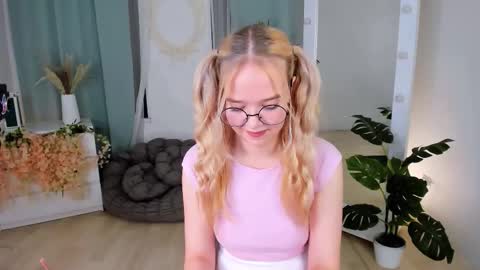 Bella online show from November 5, 10:45 pm