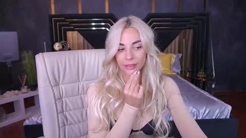 Bella online show from October 3, 8:17 pm