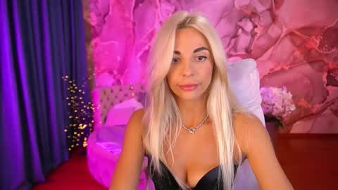 Bella online show from September 19, 8:12 pm