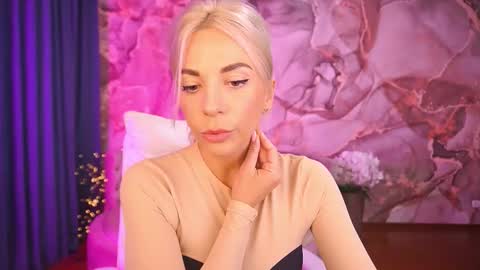 Bella online show from October 15, 1:12 pm