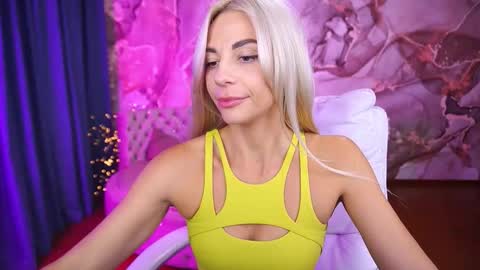 Bella online show from October 17, 2:32 pm