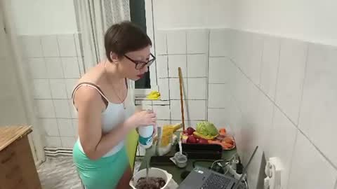 Emma online show from June 12, 7:13 pm