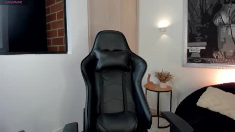 CALL ME BELLA online show from February 1, 12:30 am