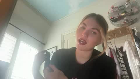 Bella 3 online show from May 15, 7:10 pm