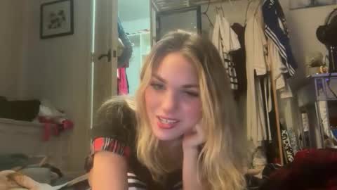 Bella 3 online show from May 4, 6:42 am
