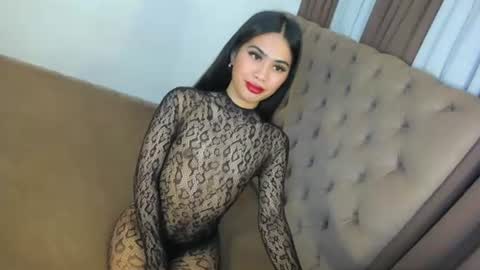 belle_davies online show from June 9, 4:50 pm