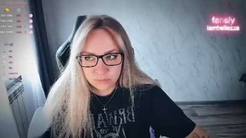 Your Annabelle Wolf  online show from June 16, 12:53 pm