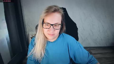 Your Annabelle Wolf  online show from July 2, 4:50 am