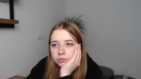 bellochka_ online show from December 17, 11:39 am