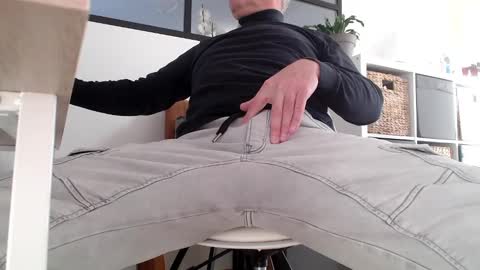 bencobra online show from December 4, 8:50 am