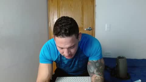 Snapshot of benjamin_isaac chatting on December 14, 10:28 pm benjamin_isaac online show from December 14, 10:28 pm