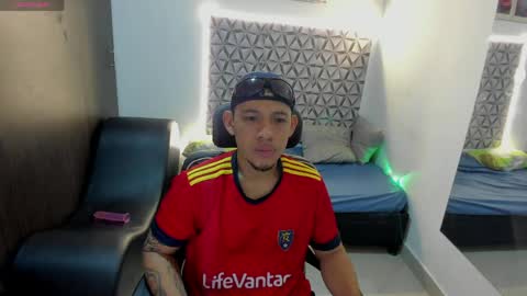Benjamin online show from May 30, 8:18 pm
