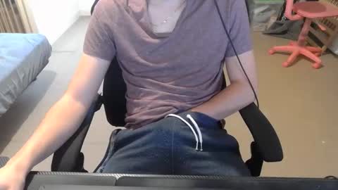 Snapshot of benjifrenchifirst chatting on October 31, 7:42 am Benjifrenchi online show from October 31, 7:42 am