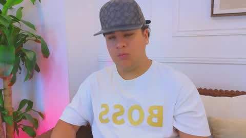 bennett_alejoo online show from April 4, 7:10 pm