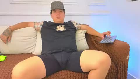 bennett_alejoo online show from June 10, 6:40 pm