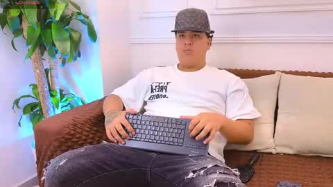 bennett_alejoo online show from June 2, 8:00 pm