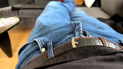 Snapshot of benz10001 chatting on February 23, 2:46 pm benz10001 online show from February 23, 2:46 pm