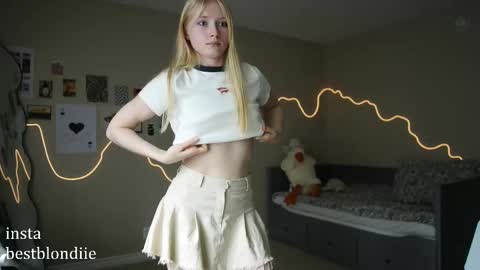 Chloe Next stream on Friday online show from February 28, 8:50 pm