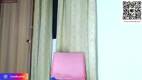 Nicolle Aviles online show from December 18, 3:02 am