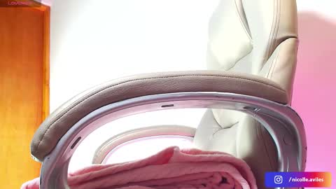 Nicolle Aviles online show from February 1, 6:21 am