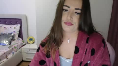   BeyonceDoll       Twitter DollBeyonce    online show from April 24, 5:26 pm