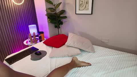 biancaa__18 online show from April 1, 7:11 pm