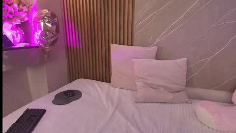 biancaa__18 online show from April 4, 7:43 pm