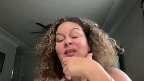 Snapshot of bigbreastsabrina chatting on September 29, 2:38 pm BIG BREAST SABRINA online show from September 29, 2:38 pm