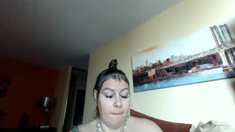 Snapshot of bigbreastsabrina chatting on October 17, 7:40 pm BIG BREAST SABRINA online show from October 17, 7:40 pm