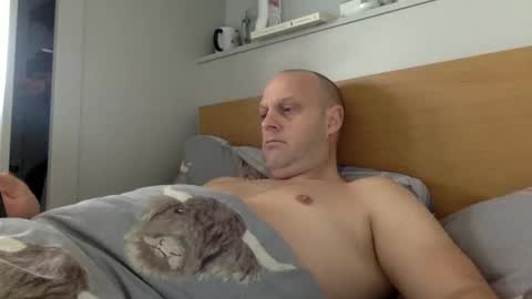 bigbumlover2377 online show from March 7, 9:18 am