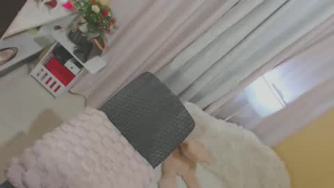 Yeng online show from December 28, 11:41 am