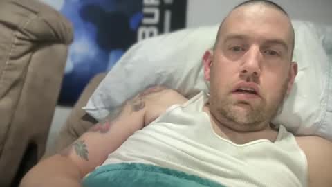 Snapshot of bigcocksuckingslut chatting on February 1, 1:34 am bigcocksuckingslut online show from February 1, 1:34 am