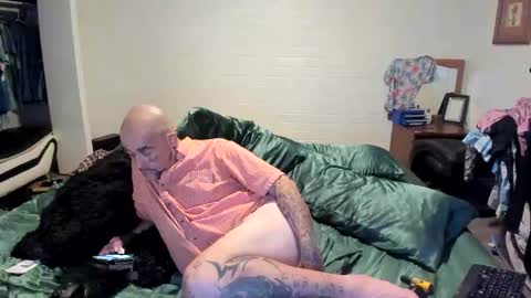 Snapshot of bigdickpiercedtattoos chatting on October 21, 9:25 am bigdickpiercedtattoos online show from October 21, 9:25 am