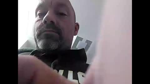 Snapshot of bigg_daddi_d chatting on October 18, 8:29 am bigg daddi hungd online show from October 18, 8:29 am