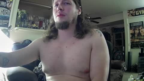Snapshot of biggerisbetter21 chatting on February 12, 7:44 am biggerisbetter21 online show from February 12, 7:44 am