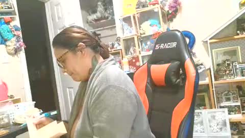 the Mini mami online show from January 9, 12:00 pm