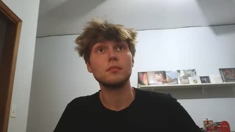 bigskinnyboyshh online show from May 26, 10:05 pm