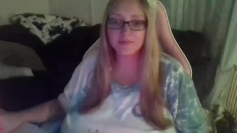 Snapshot of bigtittyboatboo chatting on October 9, 1:00 am Mountain Mama online show from October 9, 1:00 am