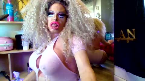 Snapshot of bimbogiga chatting on October 6, 9:38 am bimbogiga online show from October 6, 9:38 am