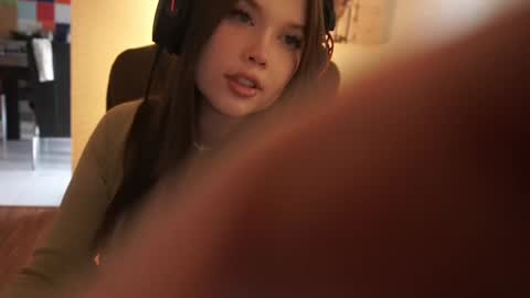 Snapshot of bitter_moon chatting on March 12, 6:18 am Ann Braslowsky online show from March 12, 6:18 am