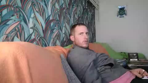 Snapshot of bizoukey15 chatting on September 24, 1:34 am bizoukey15 online show from September 24, 1:34 am