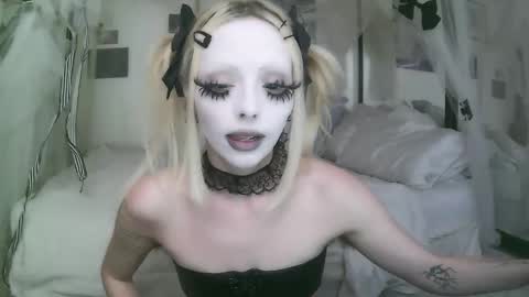 vampire fang  online show from March 9, 6:23 pm