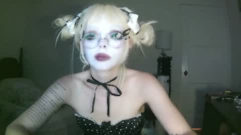 vampire fang  online show from July 5, 7:15 am