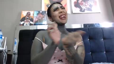 karenth soto online show from December 21, 1:32 pm