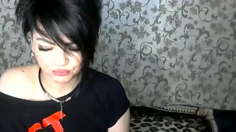 black_hot_01 online show from November 8, 7:11 am