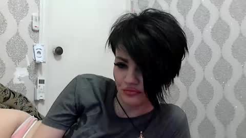 black_hot_01 online show from February 12, 1:27 pm