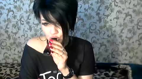 black_hot_01 online show from September 11, 10:05 am