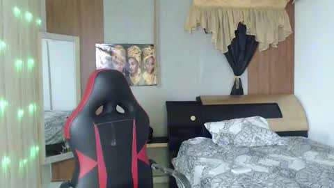 Snapshot of black_king_241 chatting on October 15, 3:32 am black_king_241 online show from October 15, 3:32 am