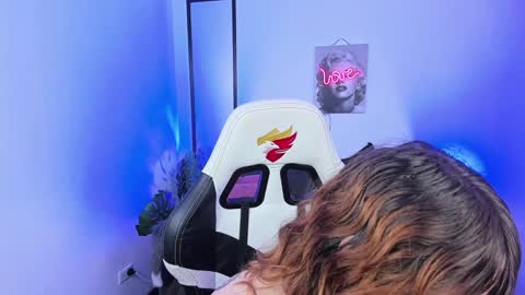 Snapshot of blackberry_s chatting on February 3, 3:06 pm Sophie online show from February 3, 3:06 pm