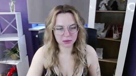 Z O E Y online show from April 17, 4:48 am